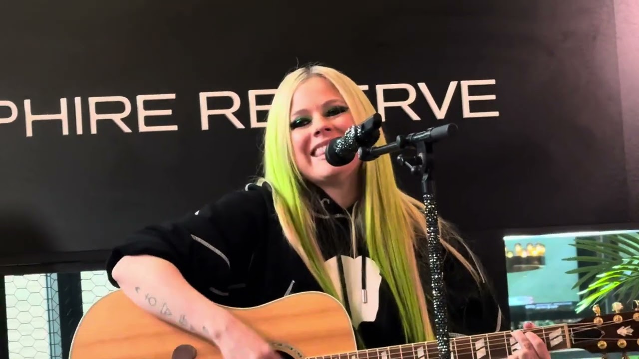 Avril Lavigne performs My Happy Ending at Chase Sapphaire Event in Boston, Massachusetts on 5.24.25