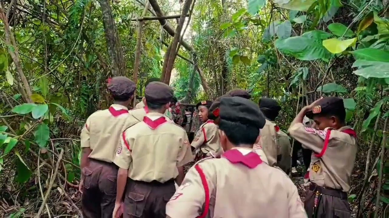 Lomba heiking putra dalam rangka HUT Pramuka