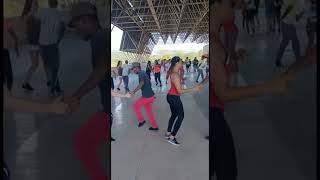 Bailando Salsa Rueda - Rueda De Casino Steps - EN VIVO - Cuba - Moves #salsa #ruedadecasino Resimi