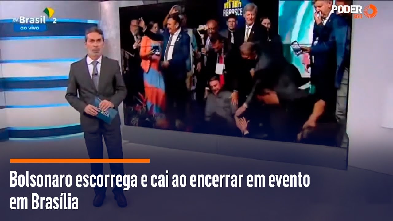 Bolsonaro escorrega e cai ao encerrar em evento em Brasília