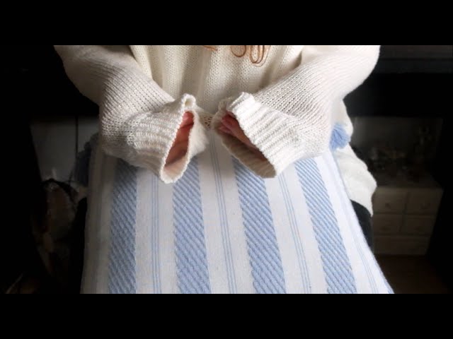 *ASMR* Fricative sounds of sleeves&fabric ~ scratching sounds, hand hiding (no talking)