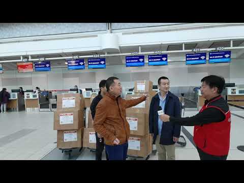 加拿大辽宁总商会徐宏楼会长在机场接受CCTV我爱你中华节多伦多摄制组的采访
