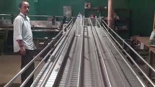 Multilane buffer accumulation conveyor with dual inlet and common outlet.