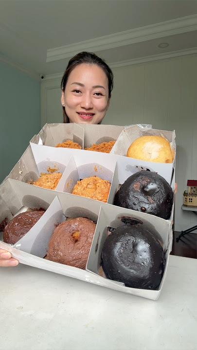 DONUT PINGKAN MAMBO 🍩🍩🍩 … hmm, the box could be upgraded to a more representative one 😅