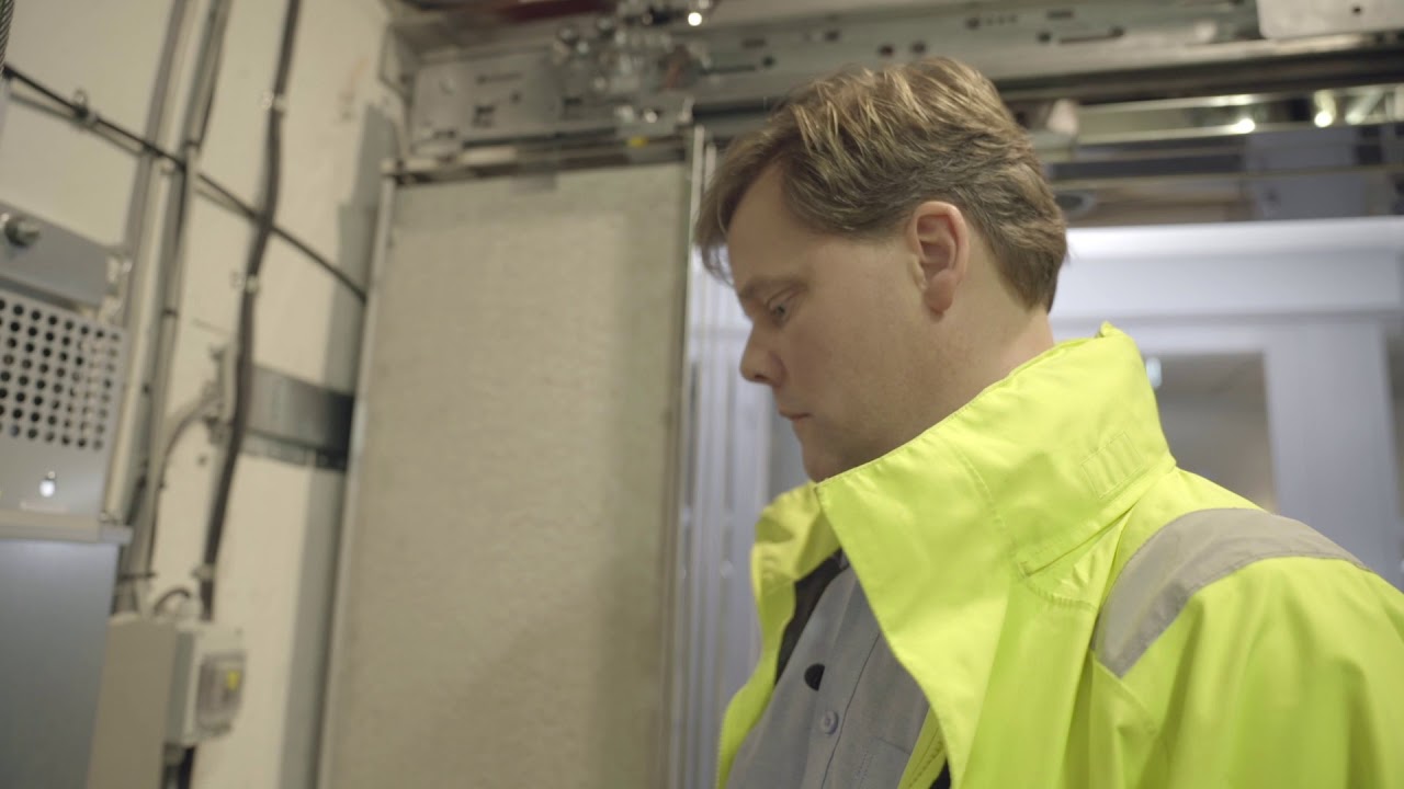 HISSMYTER DEL1: Går det att överleva en störtande hiss?