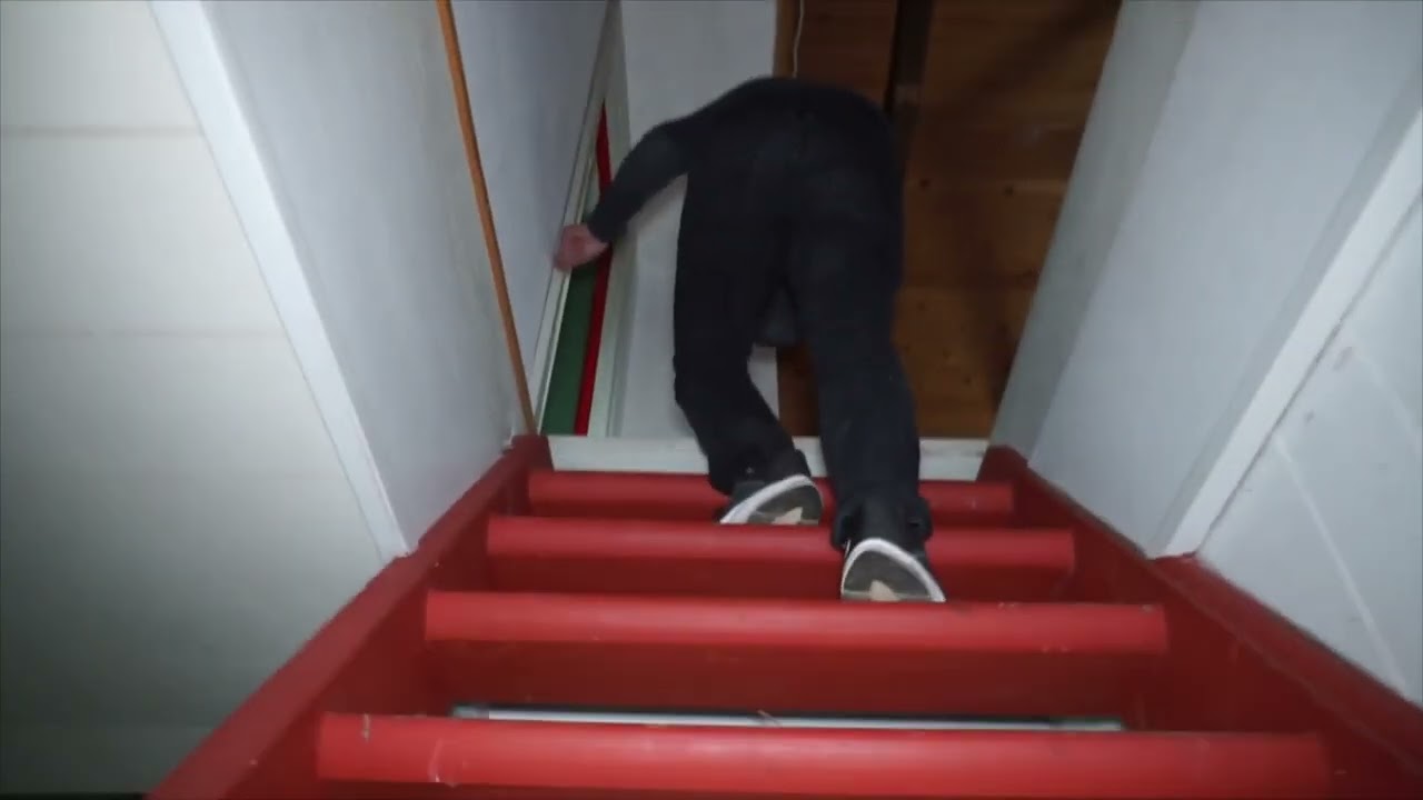 Forladt Hus Midt Ude I Ingenting!