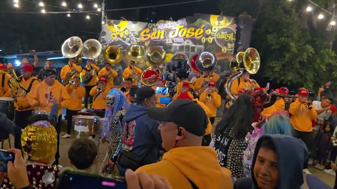 Mi Barrio Y Su Tradición - Banda La Universal en Barrio San José 