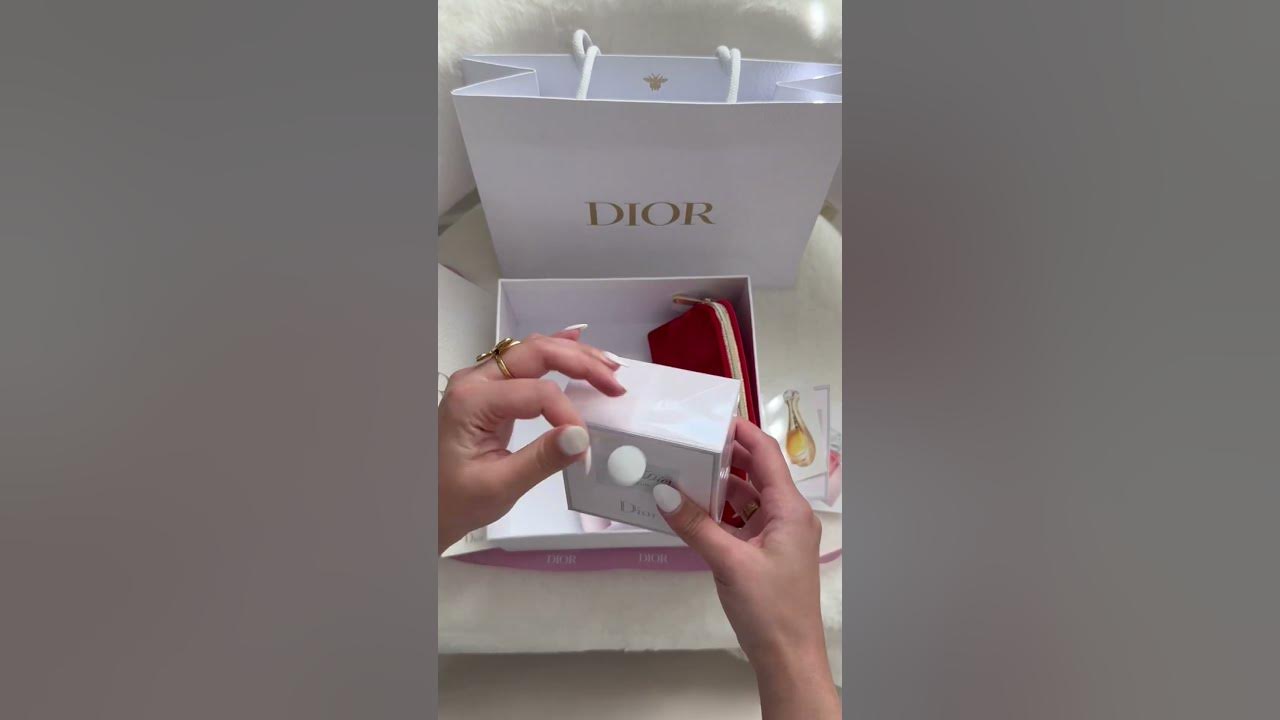 every day deserves a touch of Dior. 🤍 #dior #missdior #love #diorlover #perfume #fragrance #unbox
