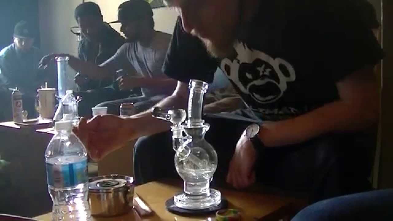 Dabbing on a Mothership Ball Rig at Vapor Central