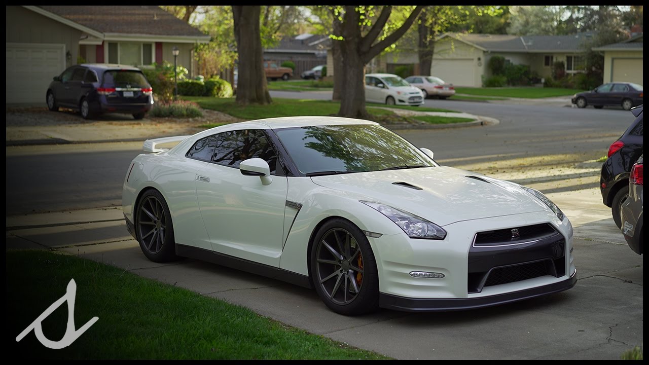 NISSAN GTR RACING AT THUNDERHILL RACEWAY
