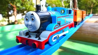 Thomas Plarail☆Big Thomas Coal Carrying Outdoor Course [Golden Pig]