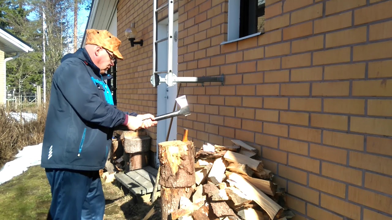 puun halkaisu kiilalla