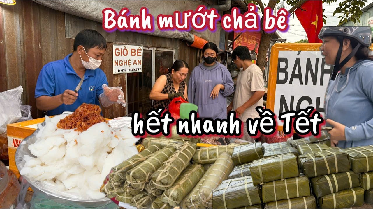 Quầy đồ ăn nhiều đặc sản, có bánh mướt chả bê, khách tranh nhau mua về ăn Tết I meanmechoi