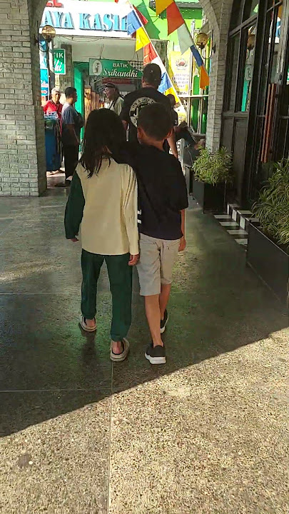 rangkul terus tan,jgn sampe lepas#jalan#viral#video#shorts#share#ytshorts#funny#lagu#laguviral#like
