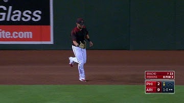 PHI@ARI: Fuentes makes leaping grab at the wall