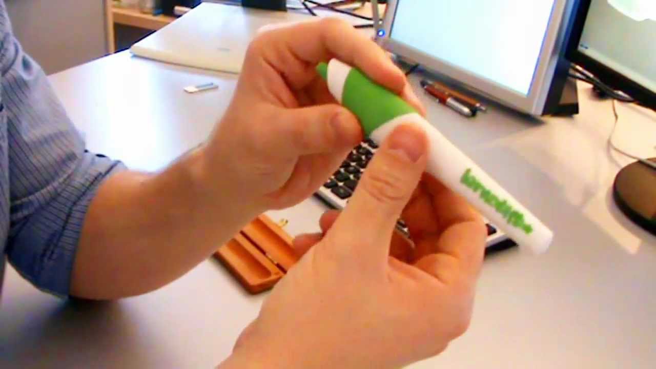 «Умная» ручка Lernstift не позволит совершить ошибку. Фото.