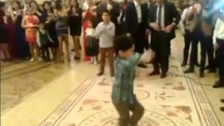 Azeri Kid Perfect Dance (Превосходный танец Азербайджанского Ребёнка) Azeri Kid Perfect Dance (Превосходный танец Азербайджанского Ребёнка)