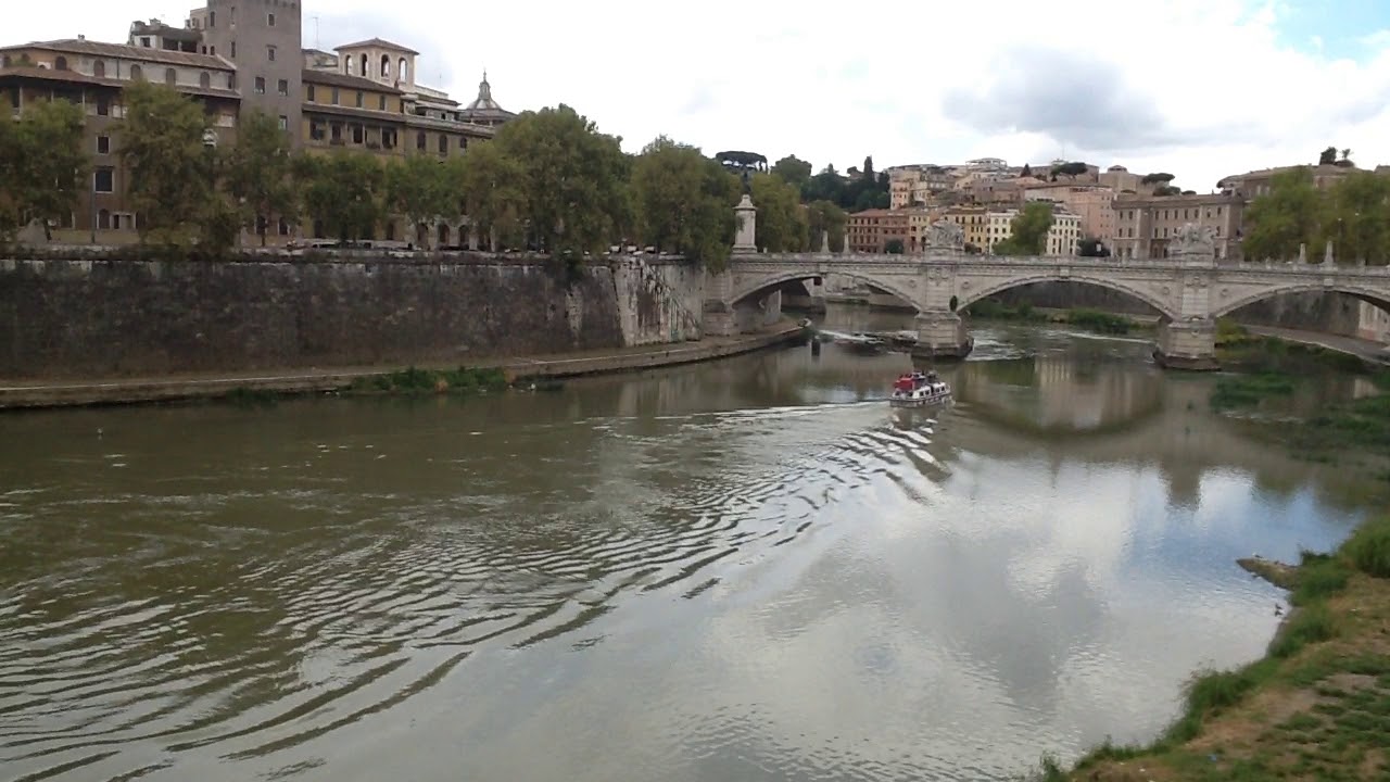 По берегу реки тибр жило племя. Река Тибр в Риме. Дельта Тибра. Рим река Аньене. Река Тибр в центральной Италии.
