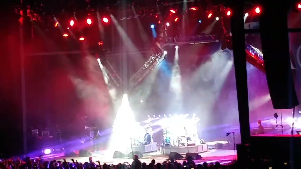 godsmack drum battle at zoo Amphitheatre may 12 2023