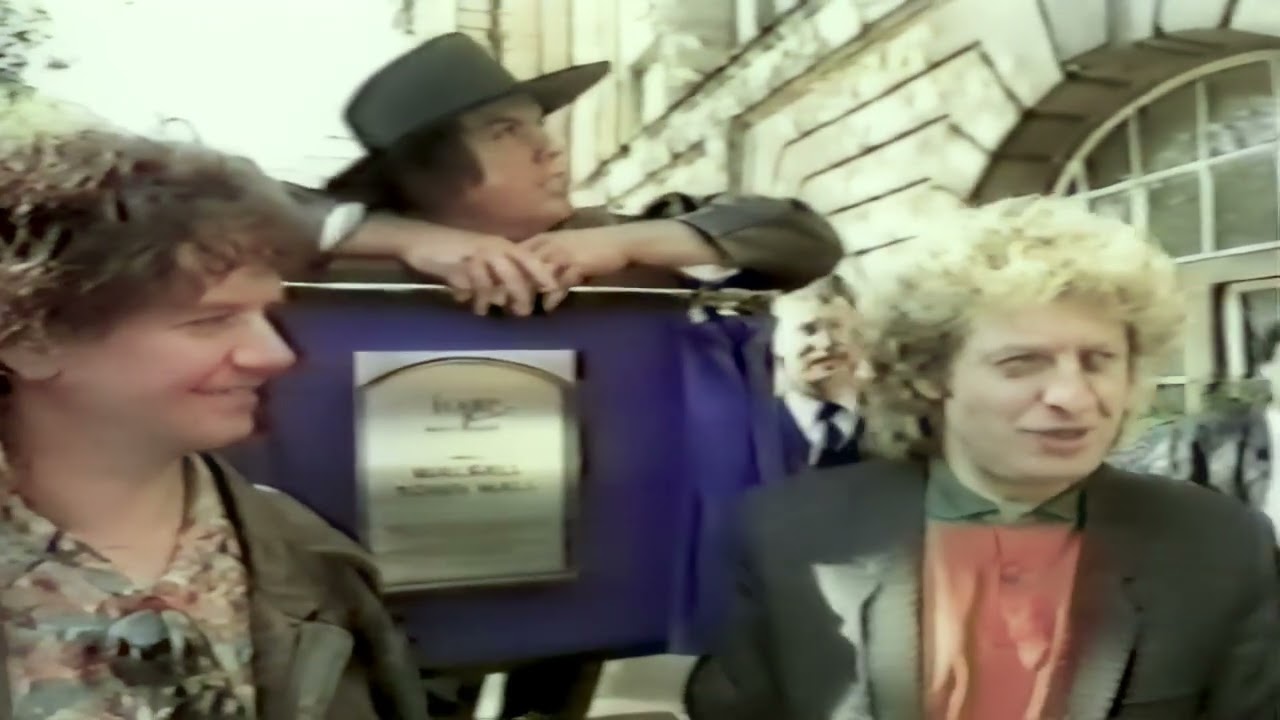 Slade band members unveil a memorial at walsall town hall 1991