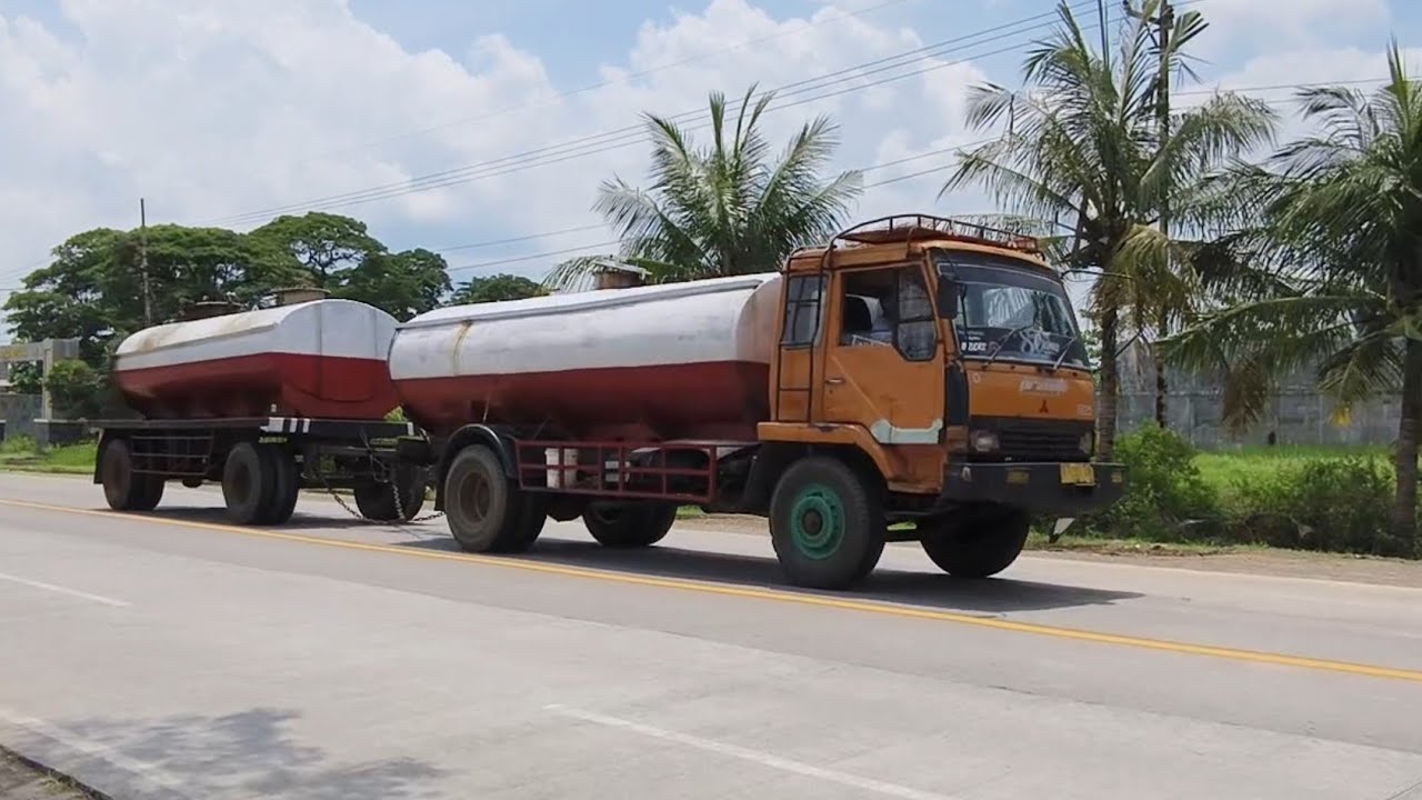 Konvoi Truk Kontainer Hino, Truk Tangki Gandeng Panjang Fuso, Truk Kontainer Panjang UD TEMAS