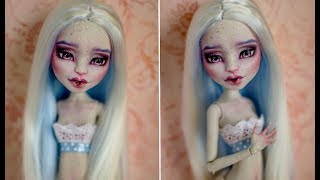 REPAINTING Rochele Goyle (Monster High doll)