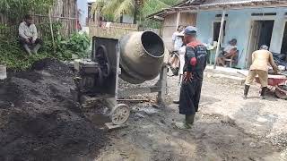 Download Lagu 20thun jalan lingkungan sindanghaji baru di perbaiki MP3