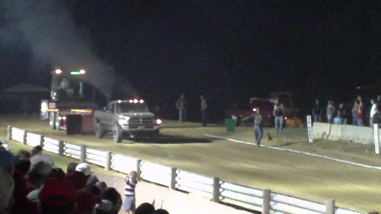 43 Bunker Hill Shootout Truck & Tractor Pull Sat, 081311 in Beloit