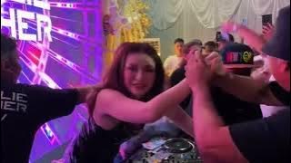 Nathalie Holscher di Private Party Manado