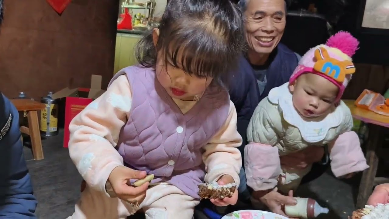 老罗去接老丈人来过元宵节，看小曾拿什么菜来招待，有这样女儿吗