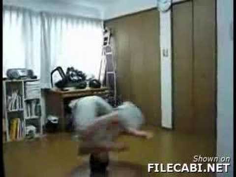 Breakdancing world record 93 headspins !!!!