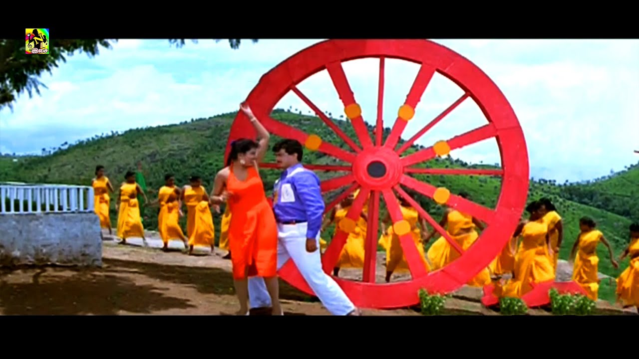 ஒரு பட்டு தாமரை முத்தம் கேட்குது ஹொய்யா விரல் பட்டு பூவுடல்( Oru Pattu ...