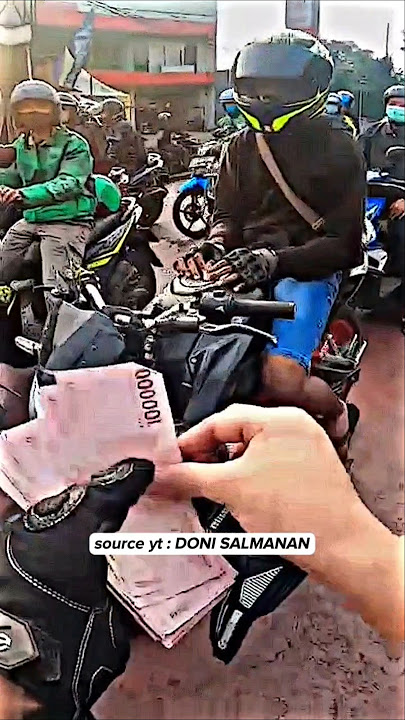 Doni Salmanan's Moment of Sharing Money at a Red Light #motovlog #viral