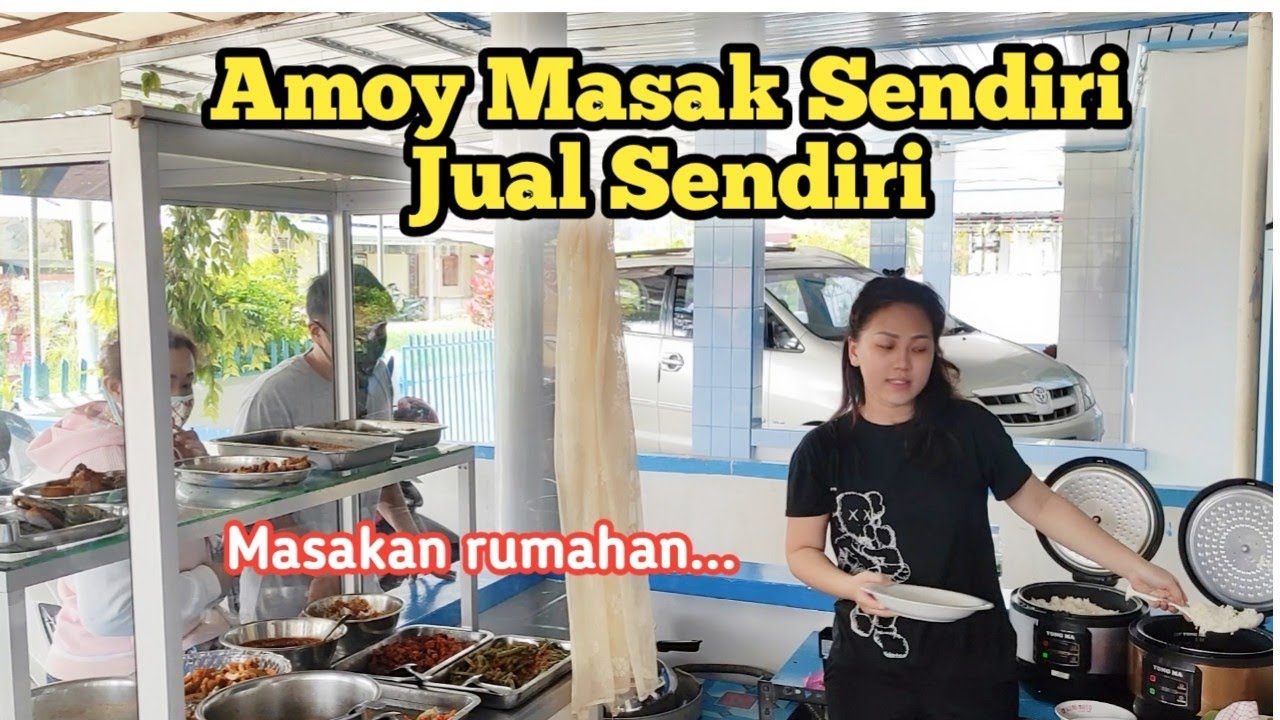 Amoy ini melanjutkan jualan bibinya. Masakan siap saji Tionghoa enak di gang perumahan. (Nonhalal)