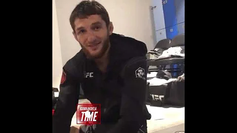 Тагир Уланбеков с Хабибом сразу после боя на UFC 267