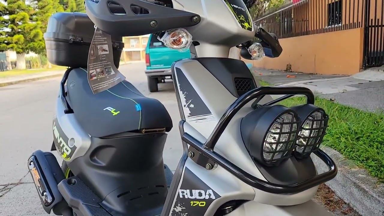 Reseña Vento Ruda 170 2026 con tablero digital.