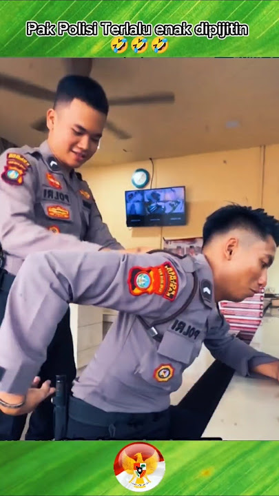 The police officer is too comfortable🤣 #shortvideo #police #police #massage #funny #police #short...