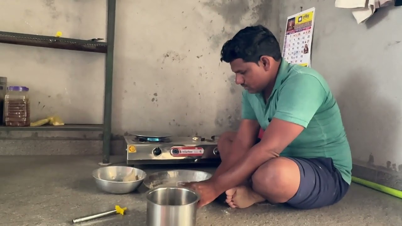 आज माझी भाकरीने लय आबदा केली पण शेवटी केलीच भाकरी चटणी भाकर खाईन पुनमे पण तुला 😭#गावठीनिलेशपुनम 