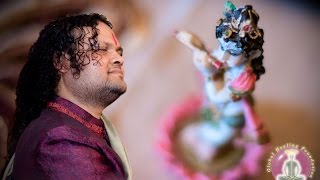 Video thumbnail of "His Holiness Shree Sooraj Beeharry Singing for Krishna"