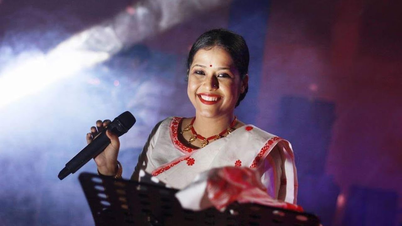 nonstop bihu song subasana dutta live perfomance