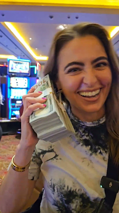 EMOTIONAL Casino Employee After This Huge Tip! #Jackpot #lasvegas #vegas