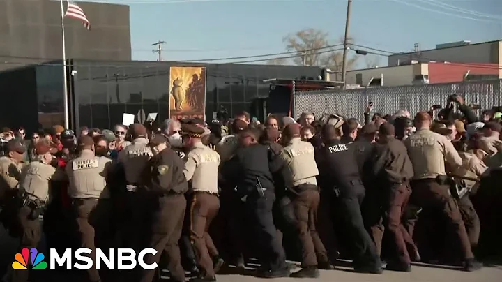 Tense clashes outside Chicago-area ICE facility
