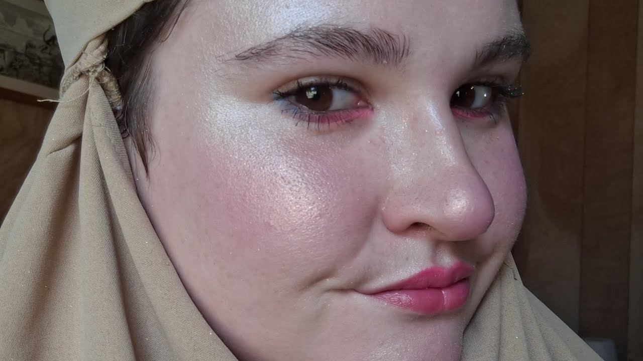 Alter Barbie does her makeup (WITH NEW MAKEUP FOR LIPS, EYES, AND BLUSH)