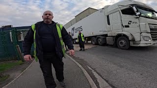 Aggressive Lorry Driver Wants To Fight Citizen Journalist On Public Pavement 😨🛸🎥❌