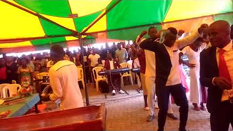 wakiuliza ni nani nitasema ni Wewe Bwana Mungu ,,,,siga moto moto na dancing Kali sana