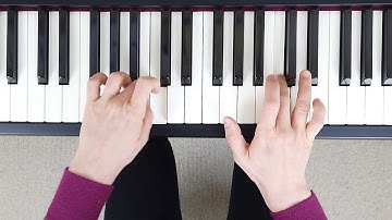 How to play E Minor Harmonic Scale on the Piano (Right & Left Hand - Correct Fingering)