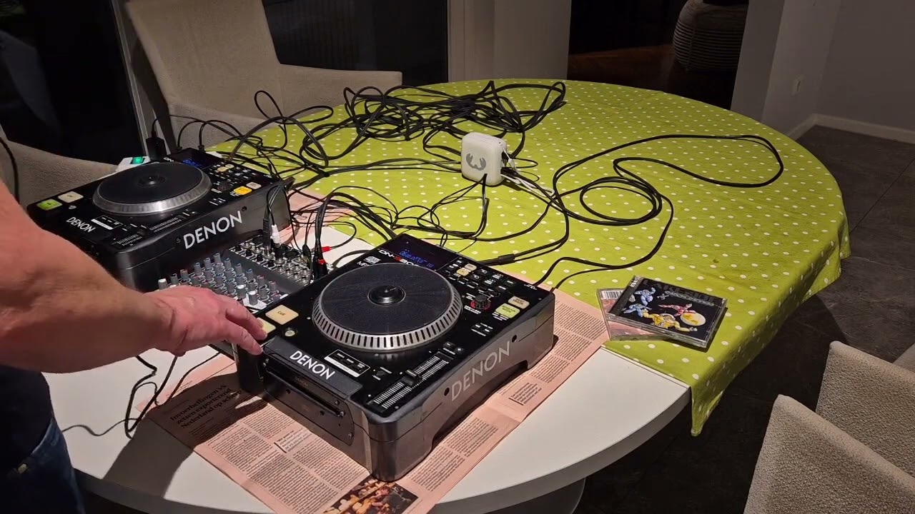 Extreem low budget DJ setup - Denon dn-s3000 cd players and