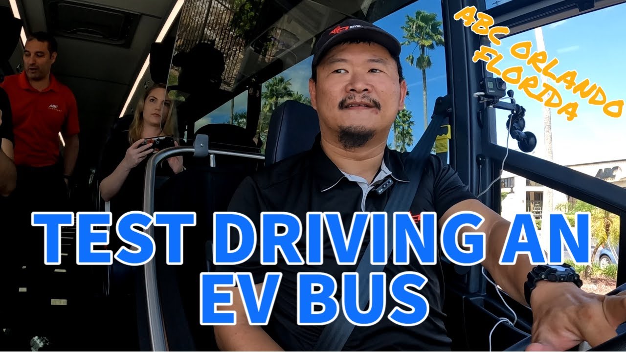 Тест-драйв полностью электрического автобуса на автосалоне ABC в Орландо, Флорида.