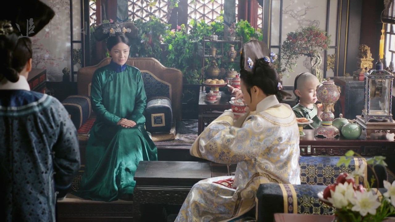 纯妃整日端着端庄大气的架子，都入不了太后的眼，中宫之位只配如懿拥有！