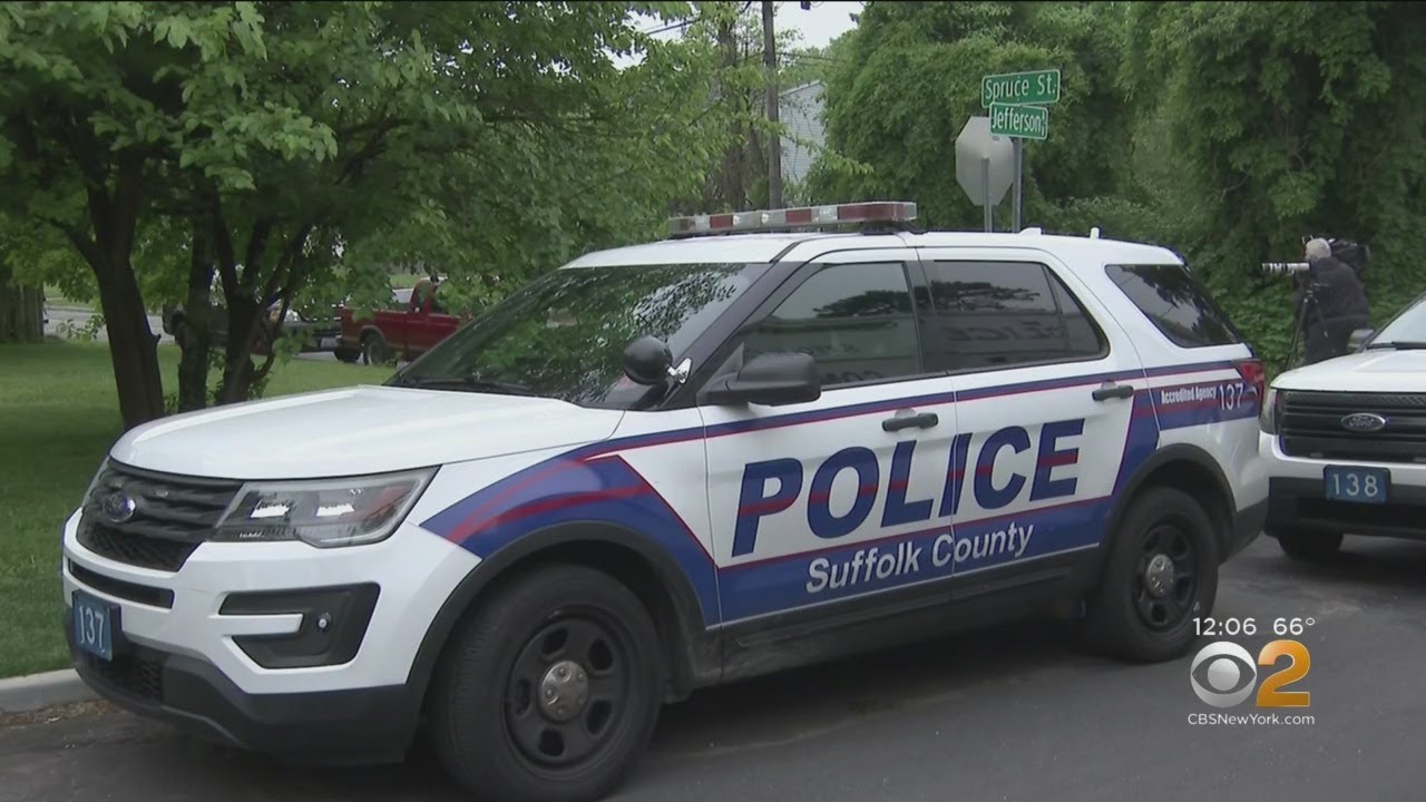 Police: Man Found Dead On Side Of Road In Wyandanch